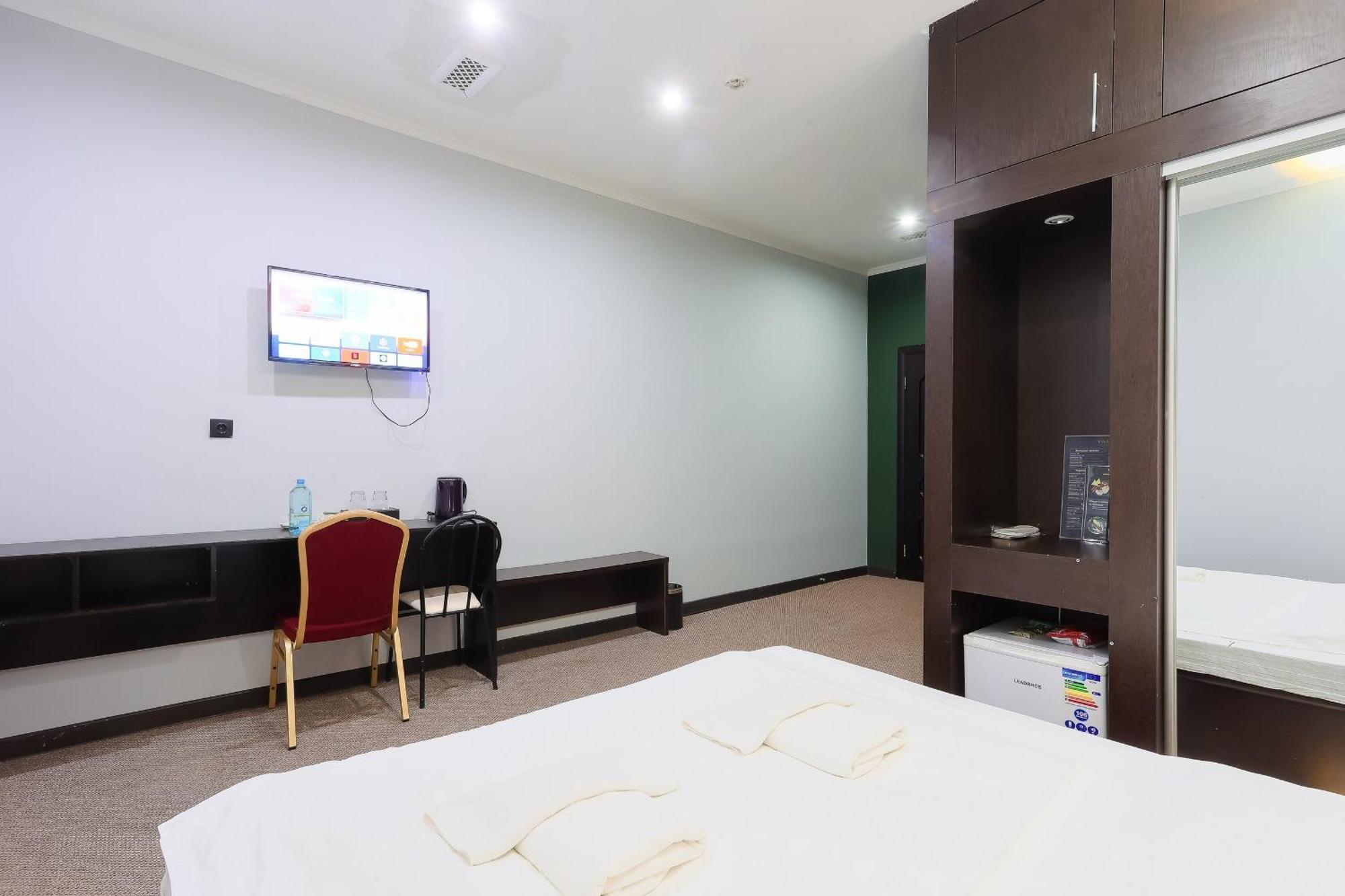 Hotel Vivaldis Almaty Esterno foto