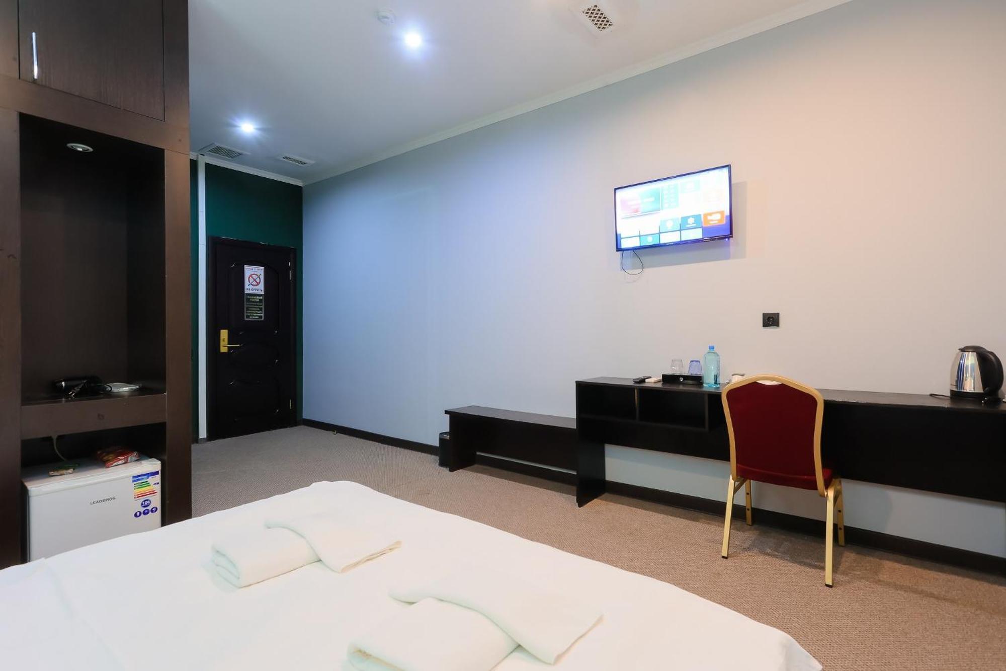Hotel Vivaldis Almaty Esterno foto